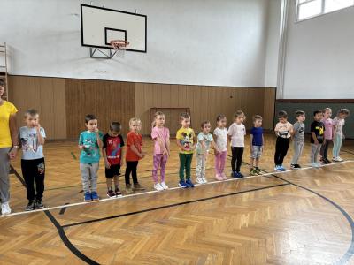 Předškoláci poprvé v tělocvičně ZŠ Ostravská