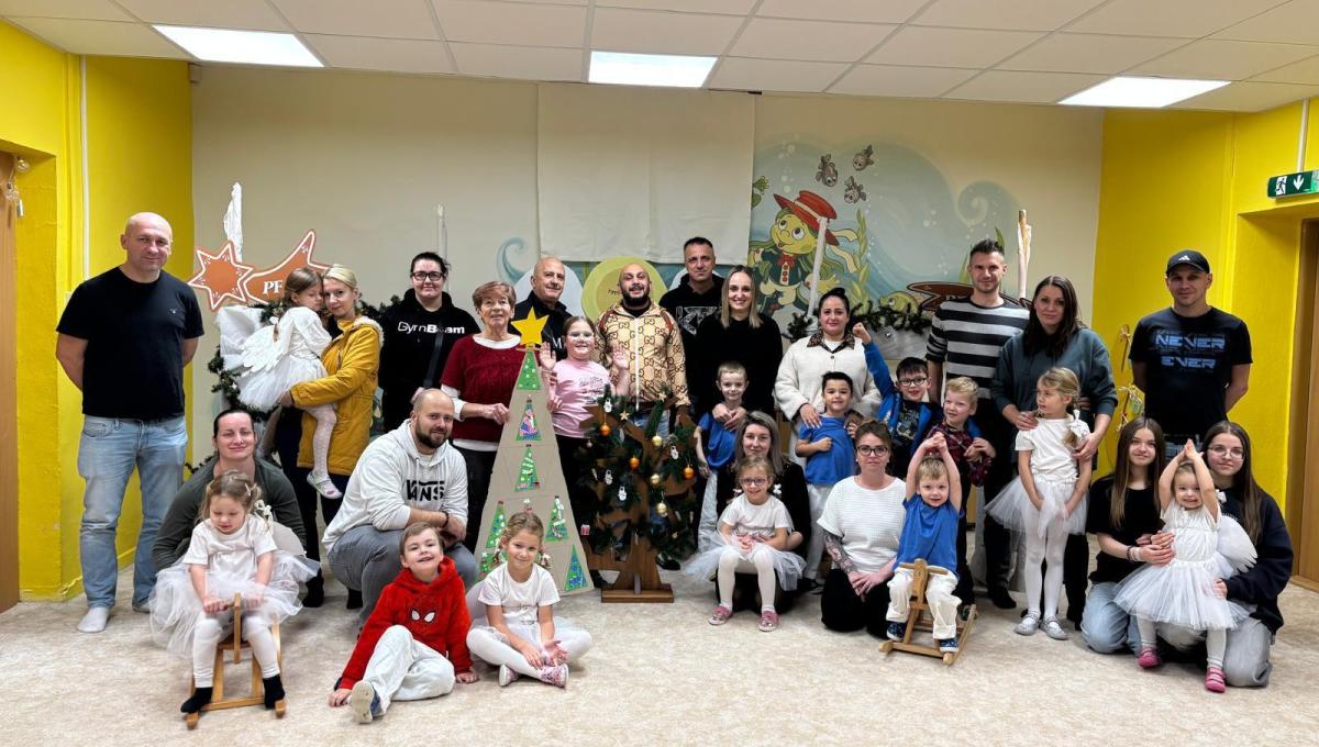 ŽABIČKY A RODIČE NA VÁNOČNÍM SETKÁNÍ