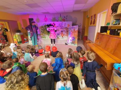 KARNEVAL- S HOPSALÍNEM