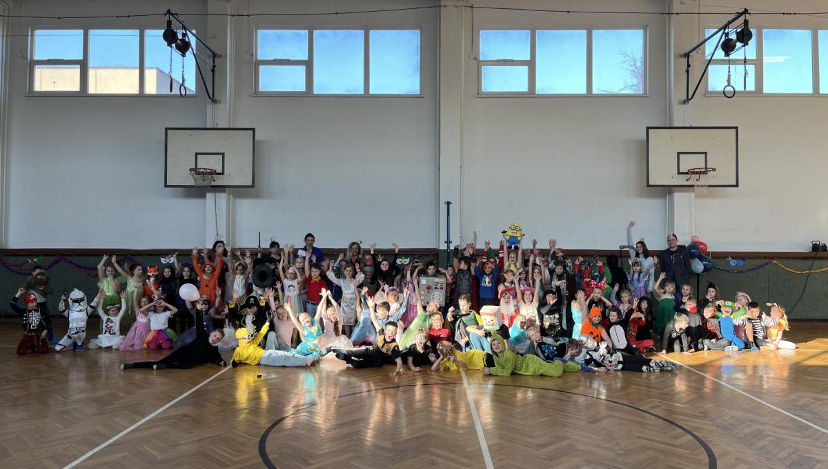 Družinový karneval v pohádkovém stylu