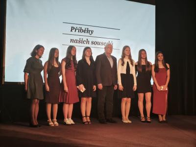 Žákyně 8. A představily životní příběh emeritního biskupa Jana Wacławka