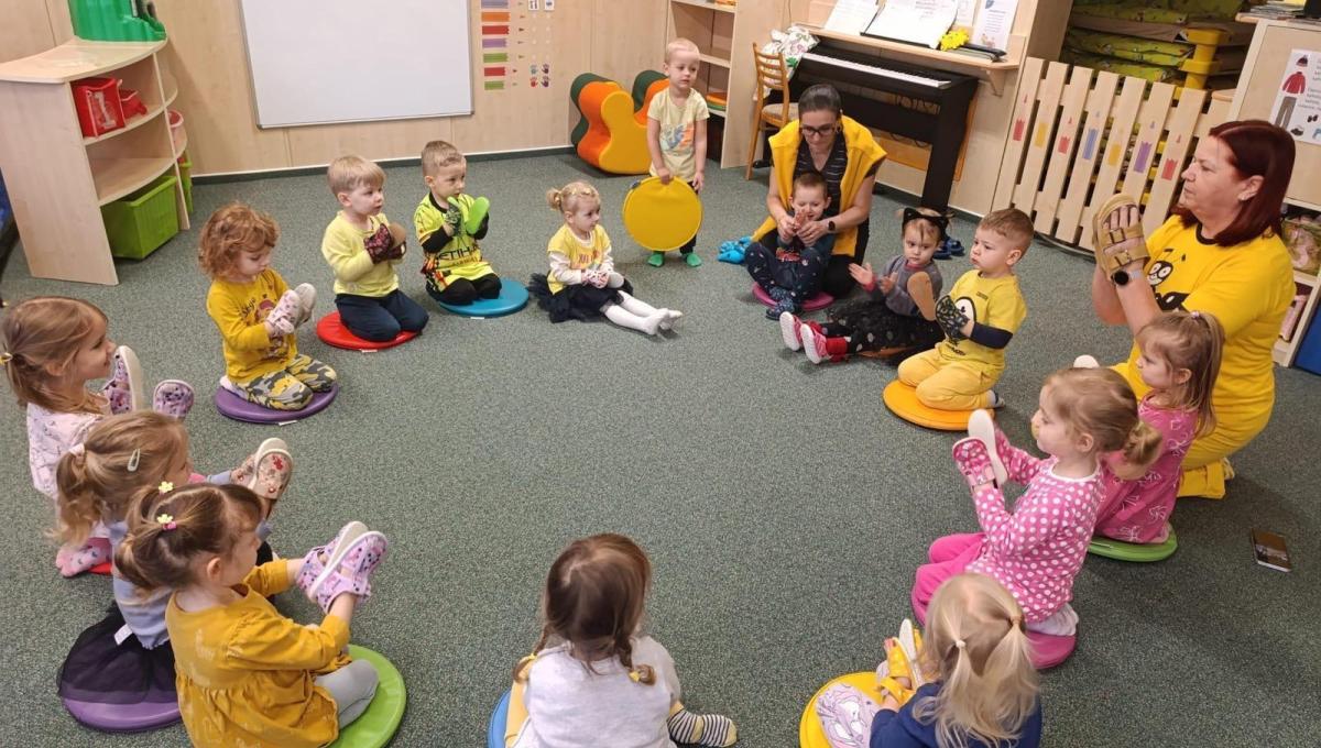 Den maminek u Mrňousků