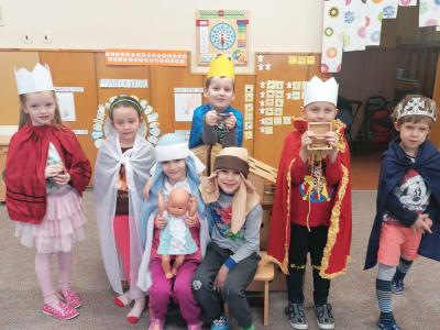 Předškoláci hráli "Vánoční příběh" pro své mladší kamarády